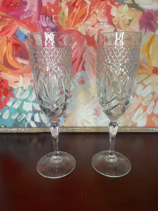Set of two vintage champagne flutes
